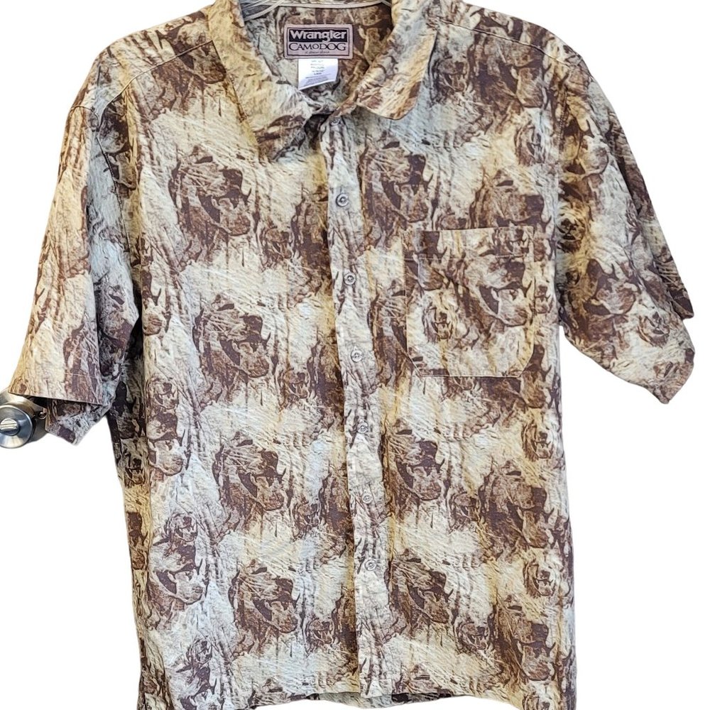Wrangler CamoDog Men's SS Button Down‎ shirt. Sz Large EUC